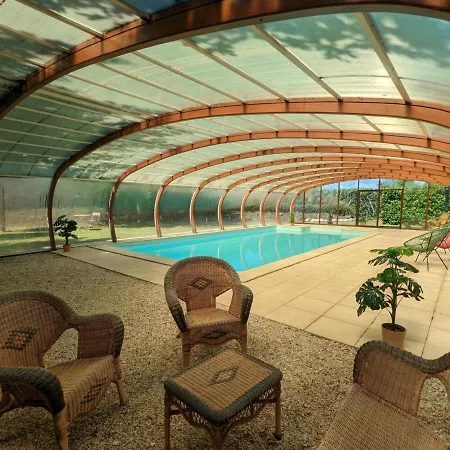 Dom wakacyjny Familial Avec Piscine Chauffee Et Wifi, Au Coeur De La Nature, Proche Chadurie, Charente - Fr-1-653-172 Montmoreau